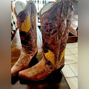 Corral boots